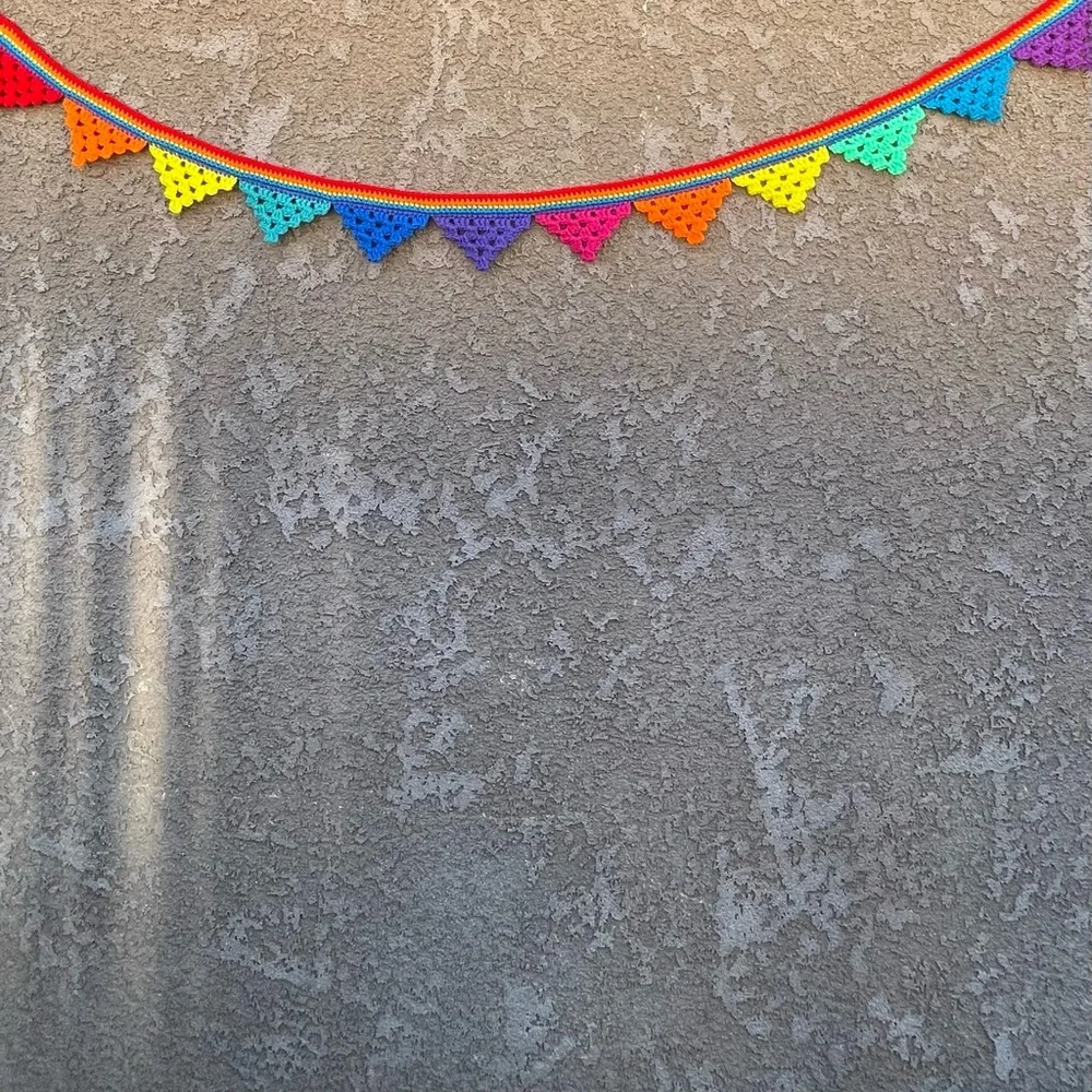 ๐HP๐Handmade Crochet Neon Rainbow Granny Triangle Bunting - Picture 2 of 8
